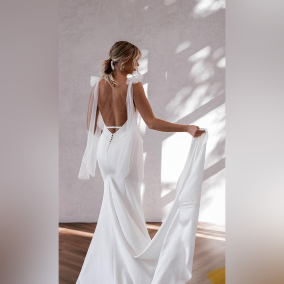 EUC MADE WITH LOVE Hendrix wedding gown professional hand dry cleaned ivory - Picture 7 of 13